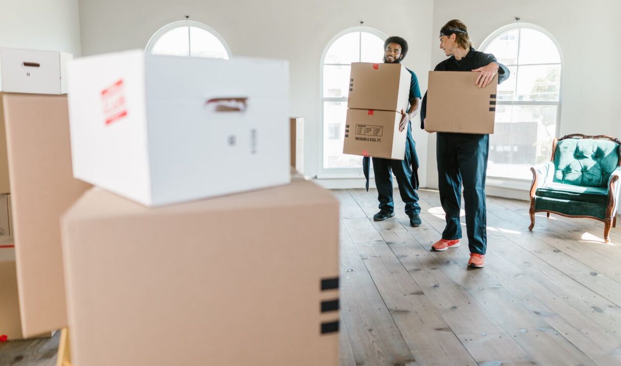How Many Movers Do You Need? A Crew Size Guide